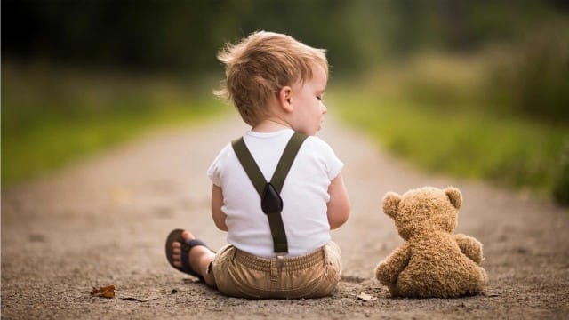 Small and Cute Baby Wallpaper download (1)