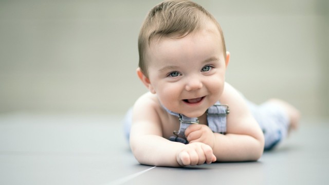 Small and Cute Baby Wallpaper download (34)