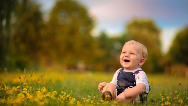 Small and Cute Baby Wallpaper download (6)