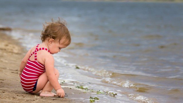 Small and Cute Baby Wallpaper download (8)
