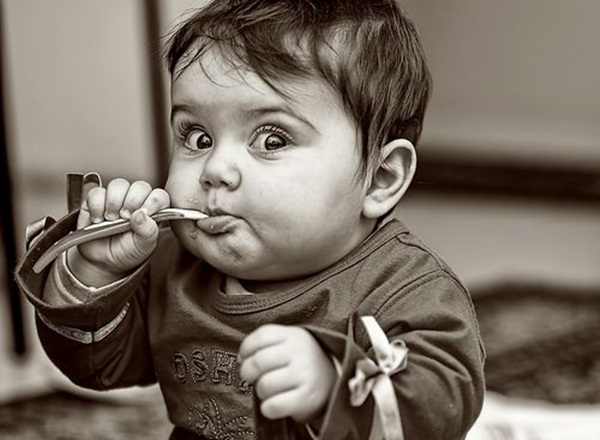 pictures-of-baby-eating-food12