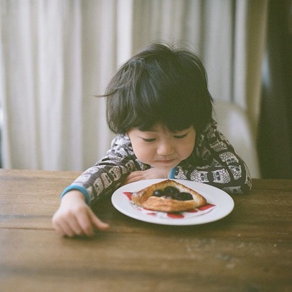 pictures-of-baby-eating-food9