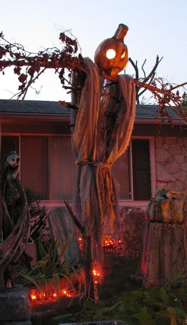 Scary-Halloween-Decorations-for-Outdoor-Party