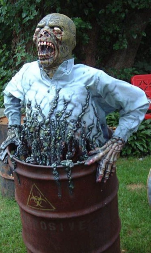 Scary-Halloween-Decorations-for-Outdoor-Party