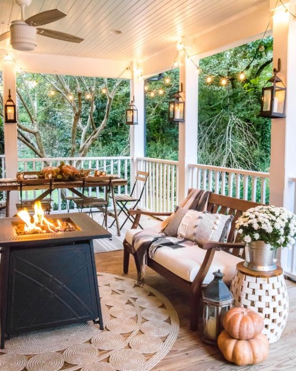 Beautiful-Fall-Porch-Decoration-Ideas-to-Try