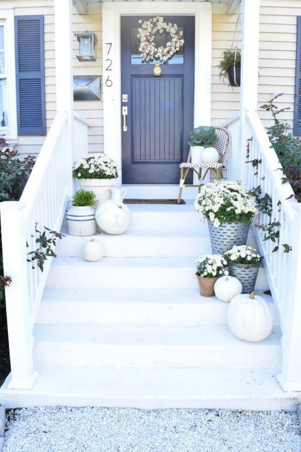 Beautiful-Fall-Porch-Decoration-Ideas-to-Try