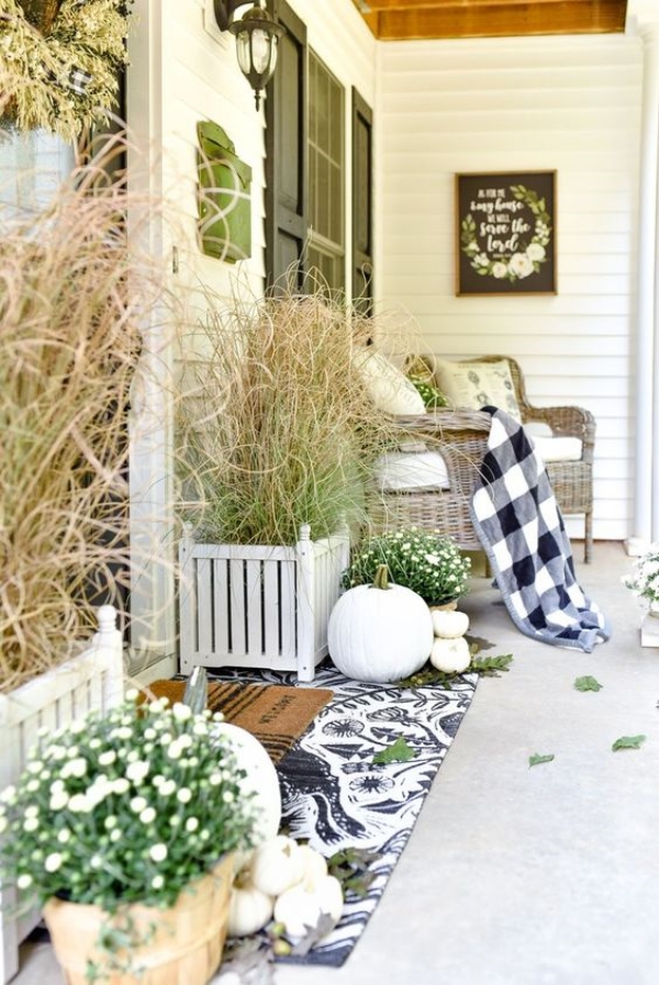 Beautiful-Fall-Porch-Decoration-Ideas-to-Try