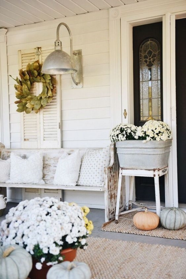 Beautiful-Fall-Porch-Decoration-Ideas-to-Try