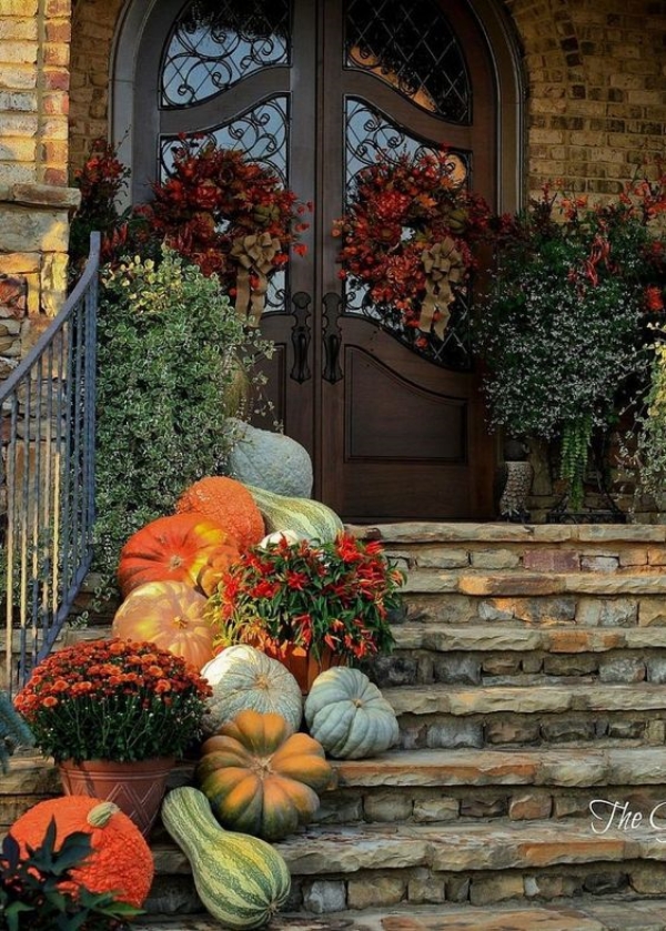 Beautiful-Fall-Porch-Decoration-Ideas-to-Try